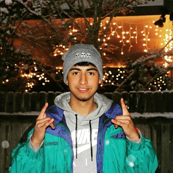 Meet your Posher, Alex - Picture 1 of 1